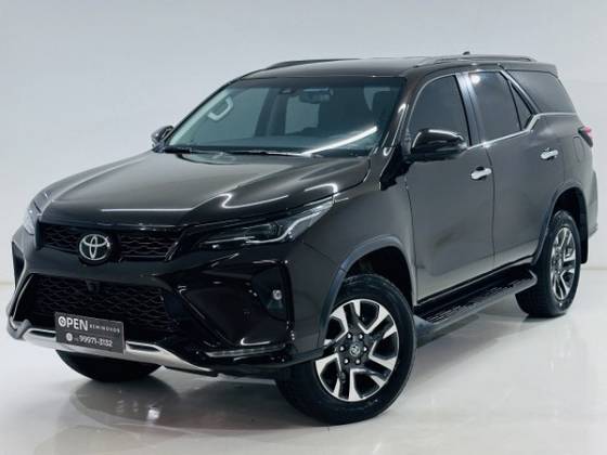 TOYOTA HILUX SW4 2.8 D-4D TURBO DIESEL SRX PLATINUM 4X4 AUTOMÁTICO TOYOTA HILUX SW4 2.8 D-4D TURBO DIESEL SRX PLATINUM 4X4 AUTOMÁTICO